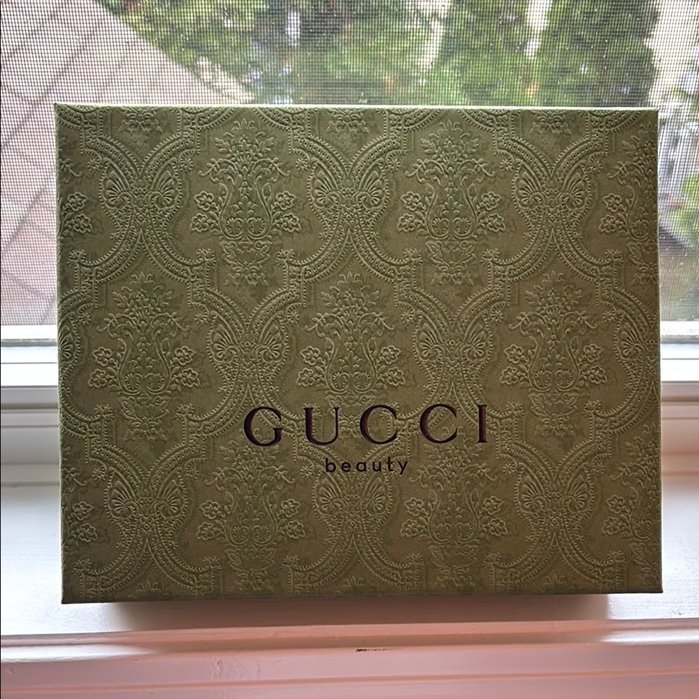 Gucci Beauty Box 🗃️ 9x7 2 1/4 deep